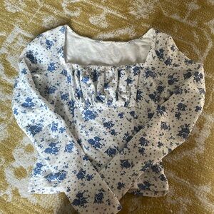 ⭐️SALE⭐️ blue and white floral patterned square neck long sleeve top.